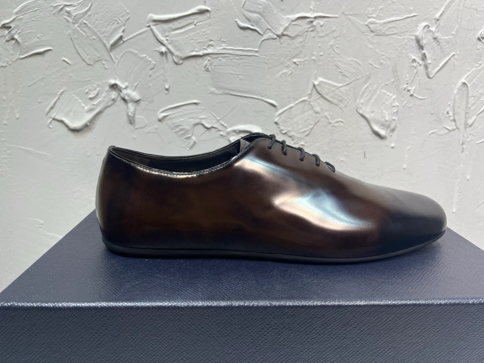 P760 prada derby2025 spring and autumn latest Prada lace-up classic retro men's shiny leather shoes, Shuffle double-button Mengke shoes, open side beaded cowhide, lining and foot cowhide, light rubber sole, sole height and thickness 10mm, original packaging black and brown 2 colors, code number: 39-46